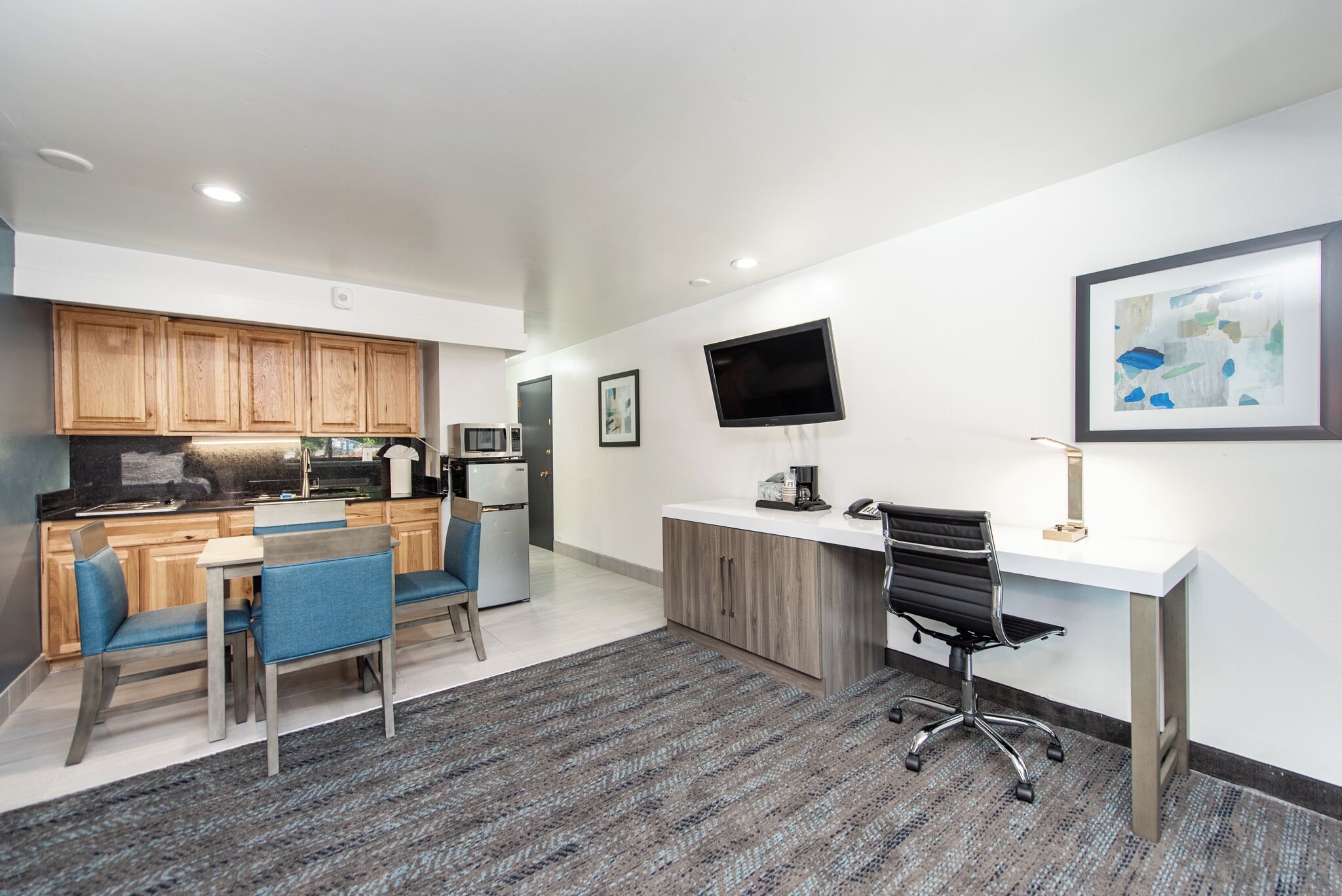 Photo - Oyster Bay Inn & Suites