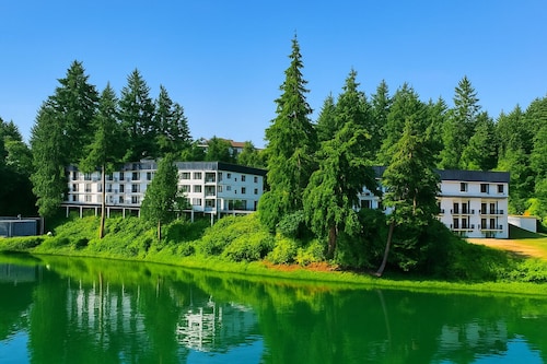 Oyster Bay Inn & Suites
