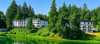 Oyster Bay Inn & Suites