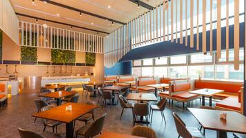 Se ofrece un desayuno bufé (410 TWD por persona)