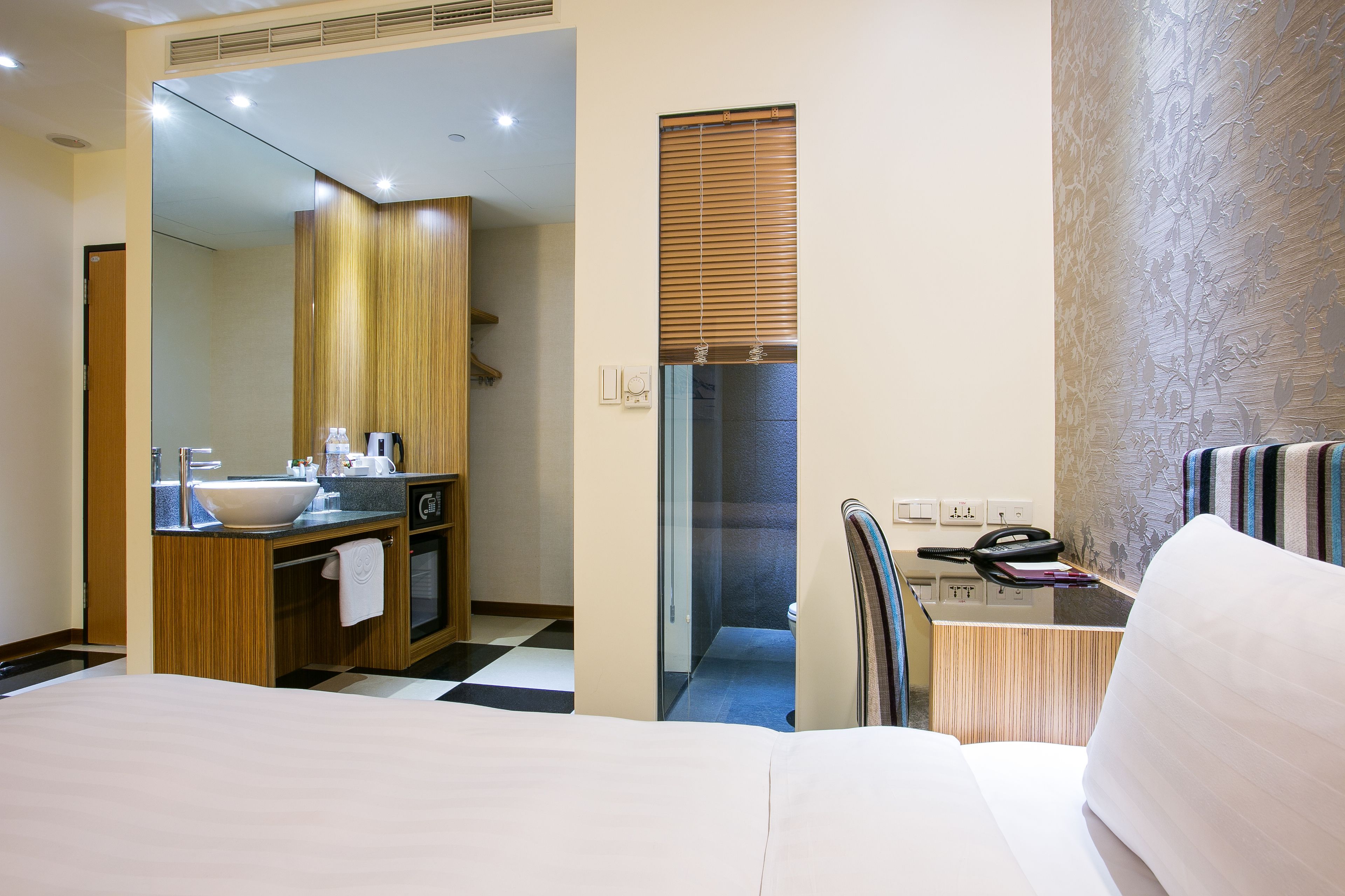 1 bedroom, in-room safe, desk, laptop workspace