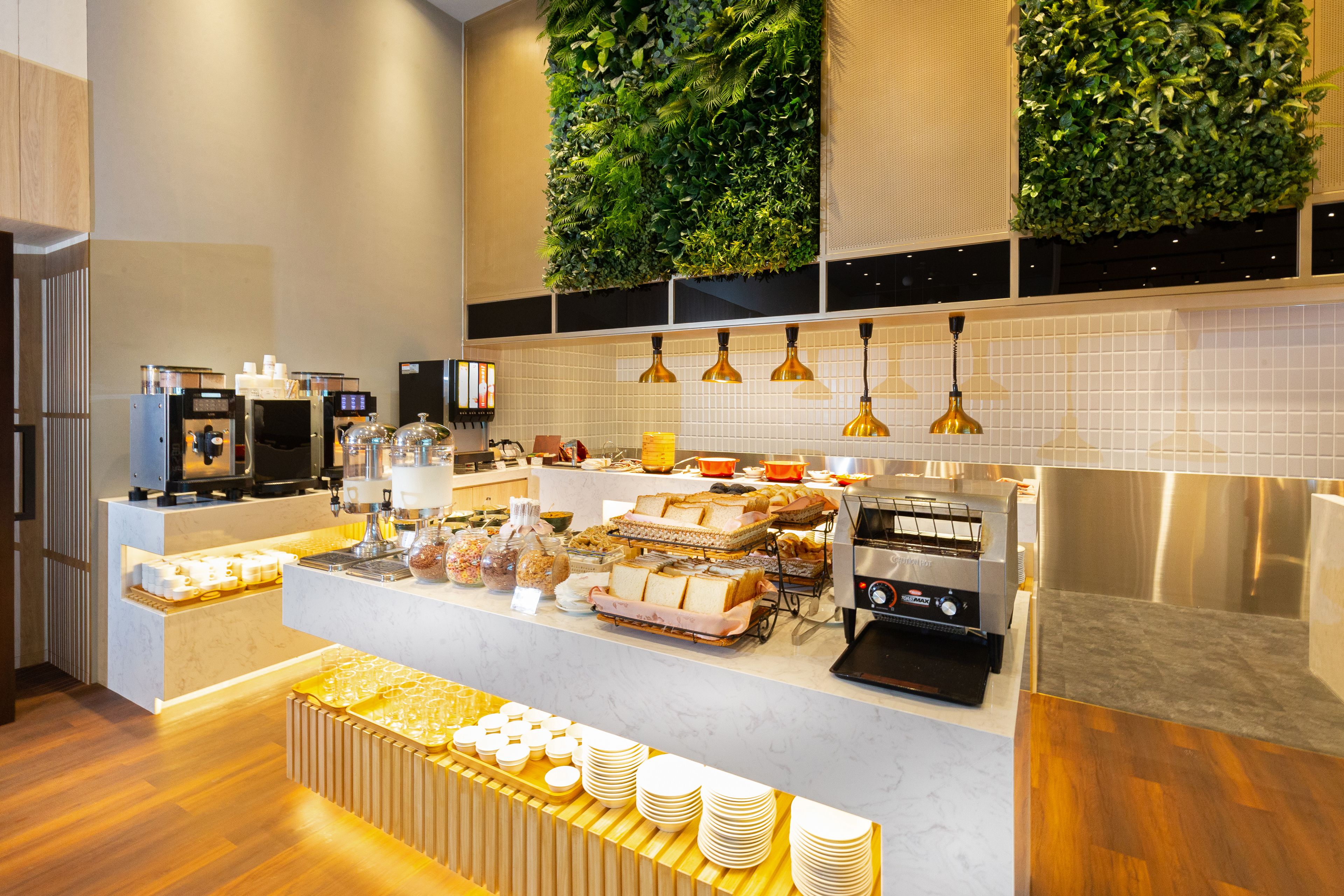 daily buffet breakfast (twd 410 per person)