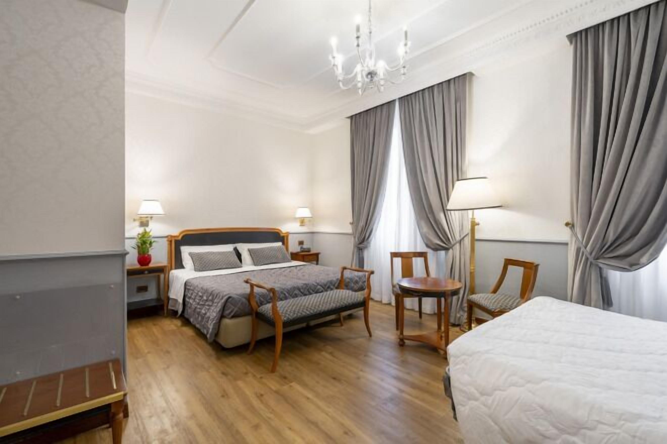 Minibar, coffres-forts dans les chambres, bureau, chambres insonorisées