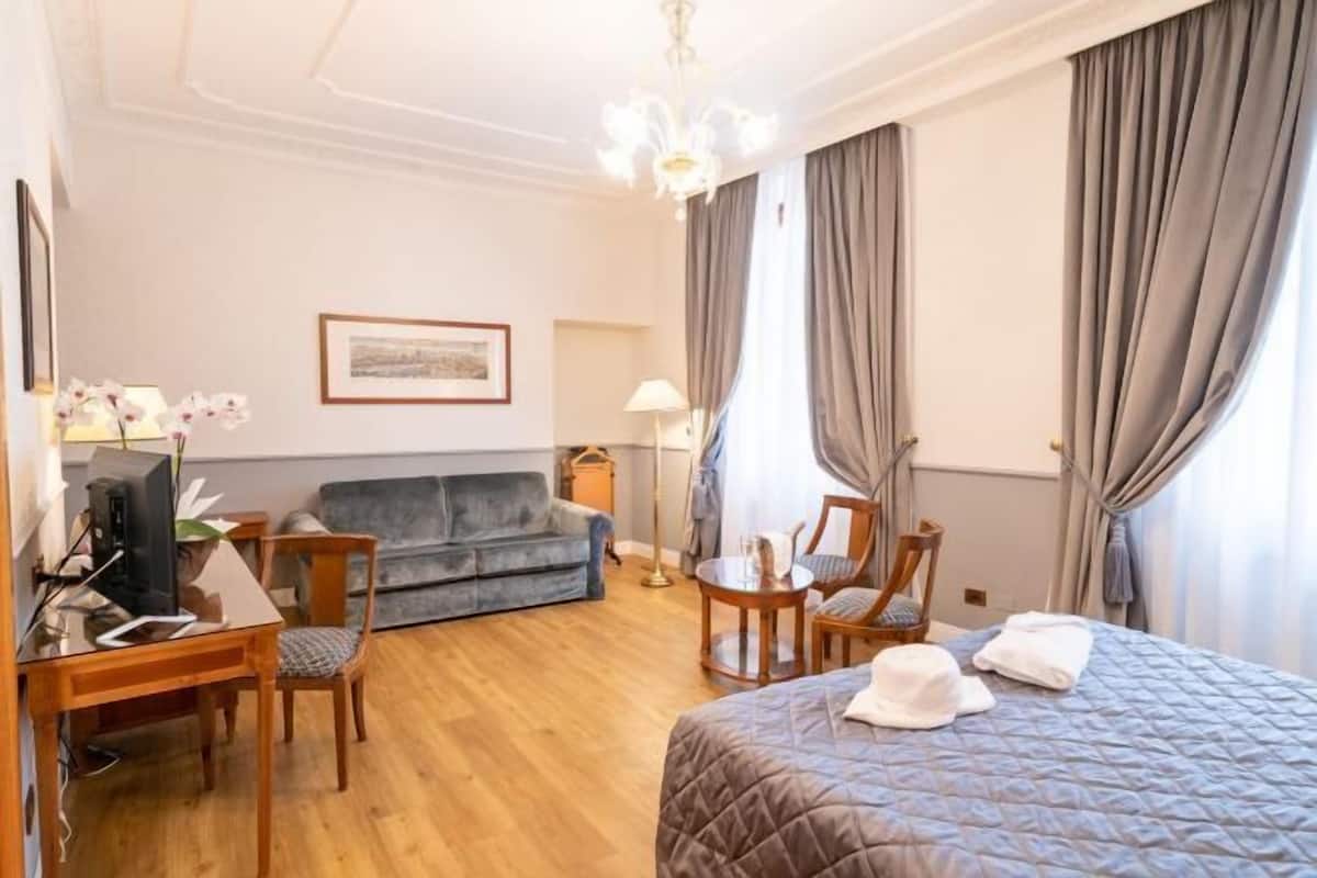 1 chambre, minibar, coffres-forts dans les chambres, bureau