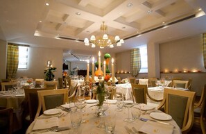 Italian cuisine, al fresco dining 