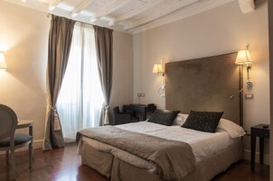 Minibar, in-room safe, soundproofing, free WiFi