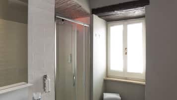 Family Studio Suite | Bathroom | Hair dryer, towels