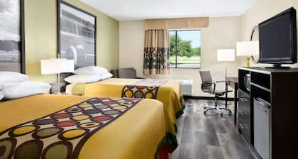Super 8 by Wyndham Clinton