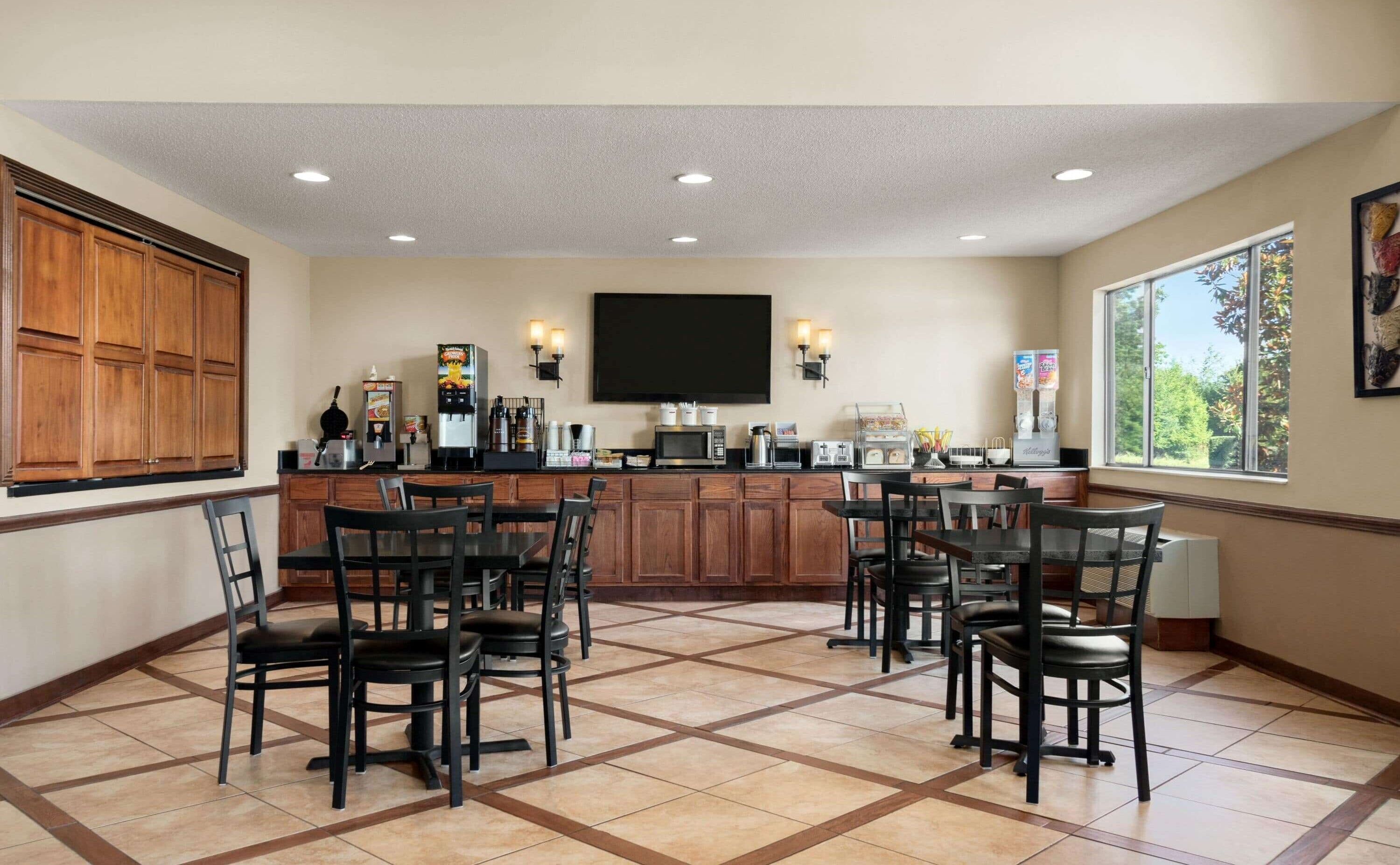 Free on-the-go breakfast on weekends