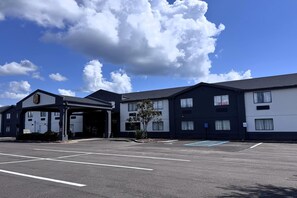 Exterior - Super 8 by Wyndham Clinton/Jackson West (Clinton)