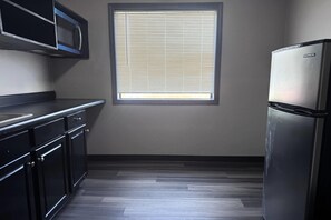 Suite, 1 très grand lit, non-fumeur | Bureau, espace de travail pour ordinateurs portables