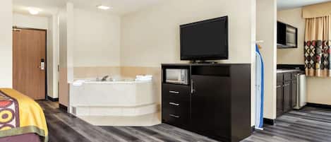 Escritorio, tabla de planchar con plancha, wifi gratis y ropa de cama