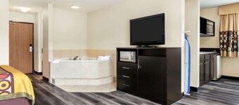 Super 8 by Wyndham Clinton