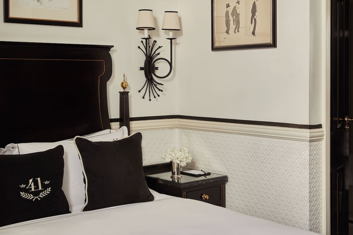 Executive Suite | Premium bedding, minibar, in-room safe, individually decorated