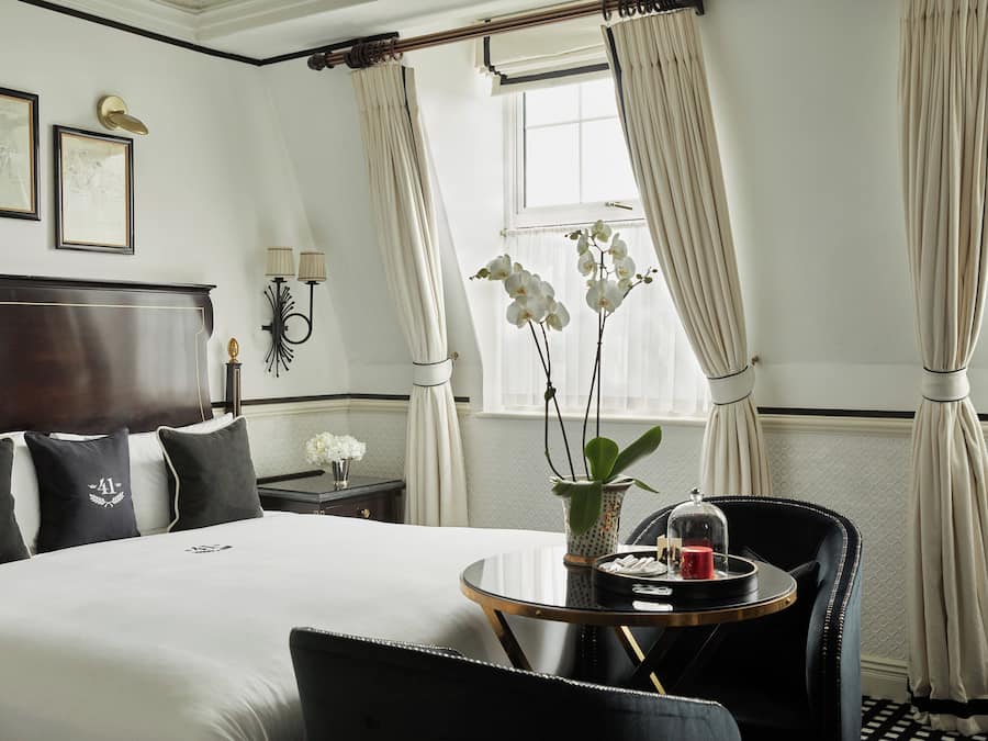 Executive-værelse - 1 kingsize-seng | Premium-sengetøj, minibar, pengeskab på værelset, individuelt design