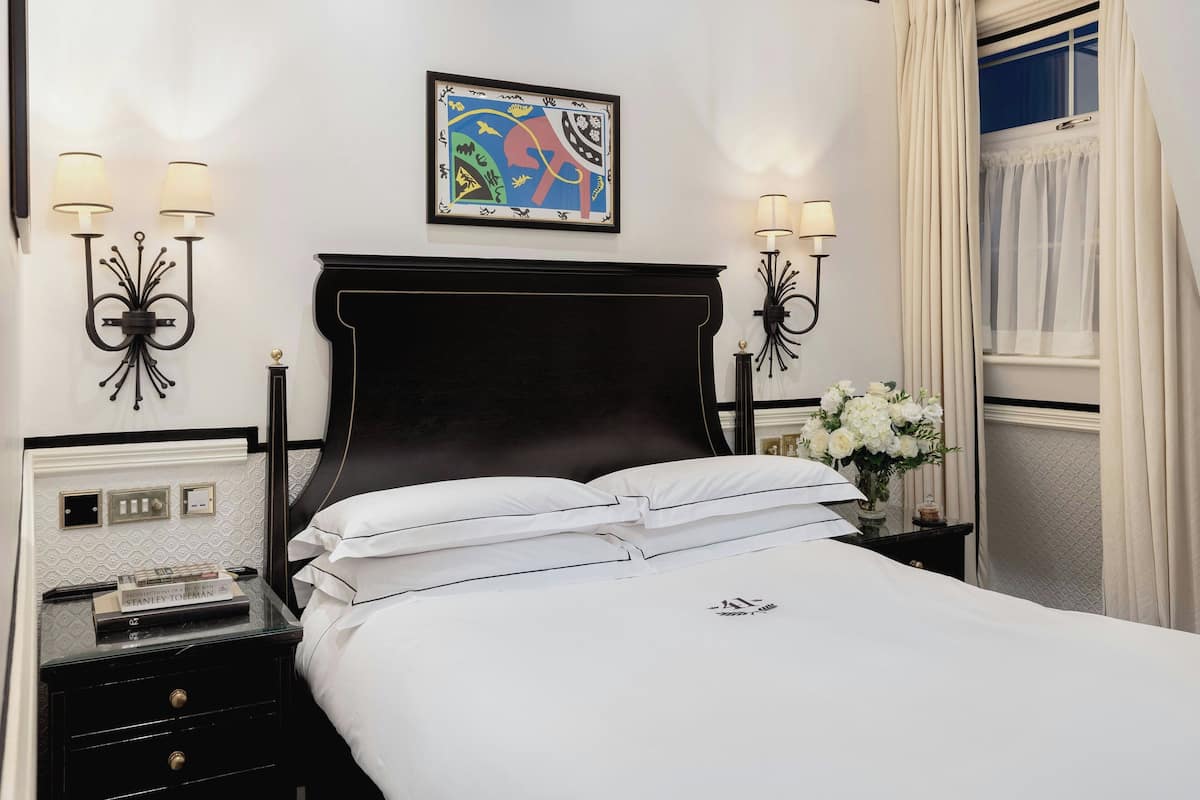Executive Double Room | Premium bedding, minibar, in-room safe, individually decorated