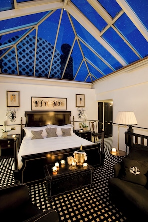 Suite (6) Conservatory) | Premium bedding, minibar, in-room safe, individually decorated