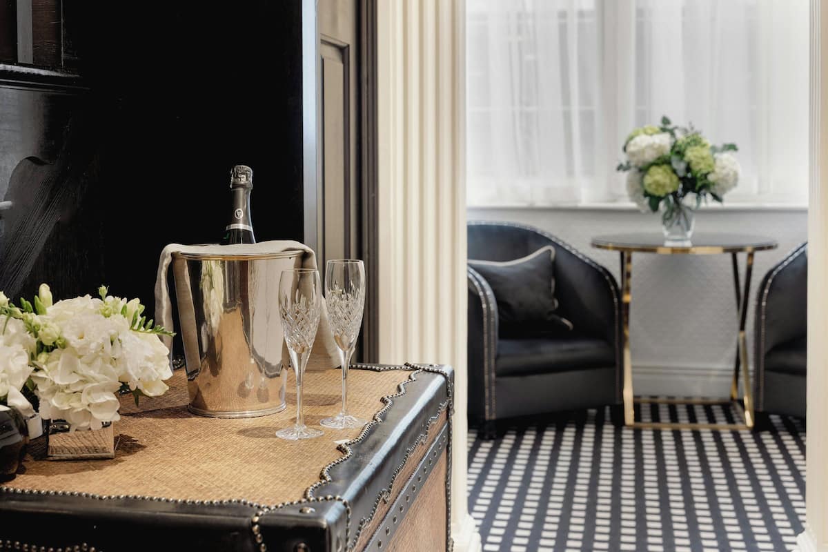 普通套房 (Split Level) | 高級寢具、迷你吧、客房內保險箱、獨特裝潢