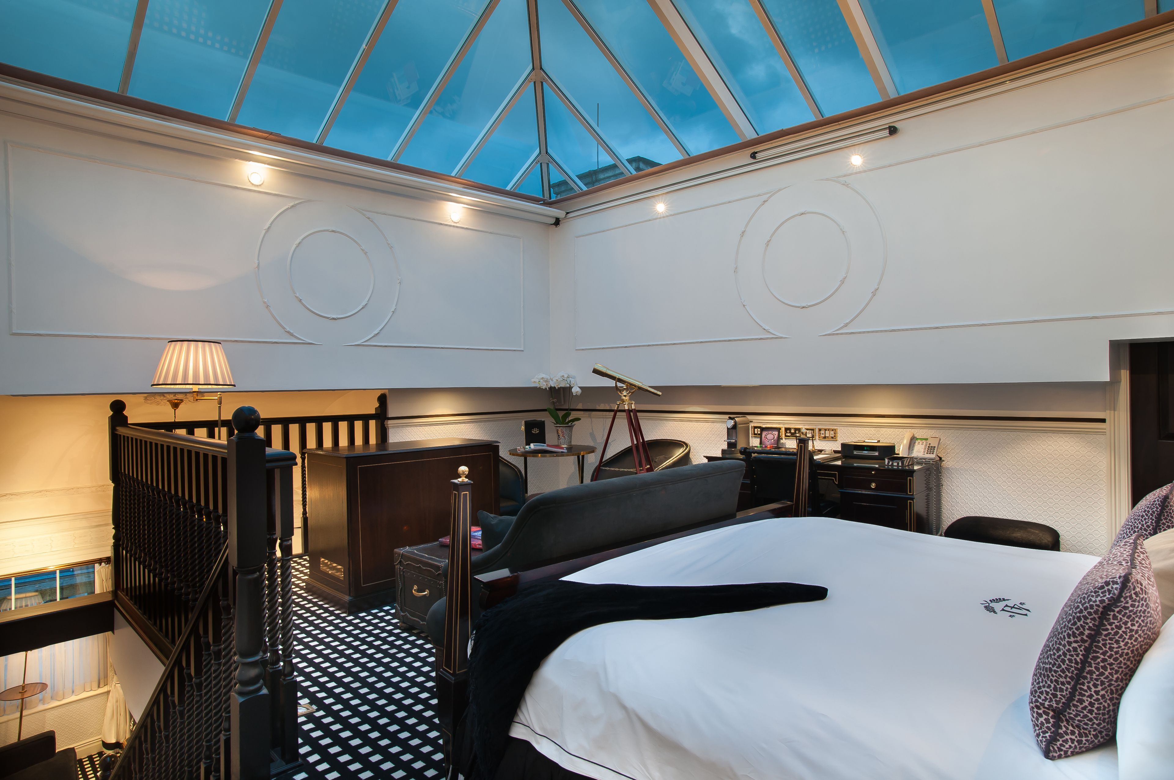 suite (6) conservatory) | premium bedding, minibar, in-room safe, individually decorated