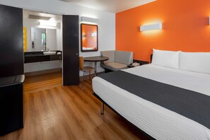 Free WiFi, bed sheets - Motel 6 Carpinteria, CA - Santa Barbara - South (Carpinteria)