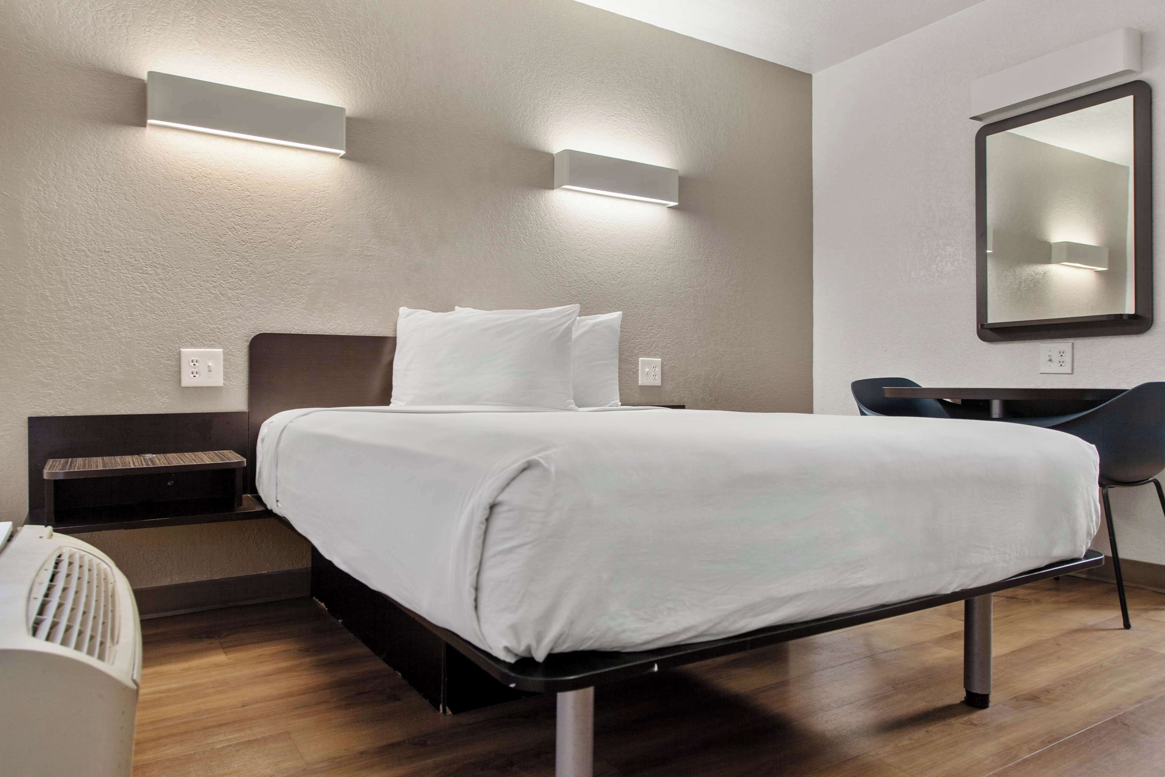 Escrivaninha, Wi-Fi de cortesia, roupa de cama