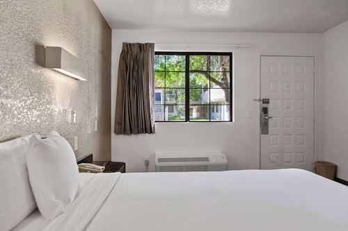 Motel 6 San Luis Obispo, CA - South