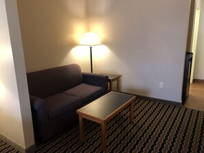 Studio Suite, 1 King Bed, Non Smoking | In-room safe, desk, laptop workspace, blackout drapes