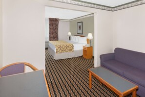 Studio Suite, 1 King Bed, Non Smoking | In-room safe, desk, laptop workspace, blackout drapes