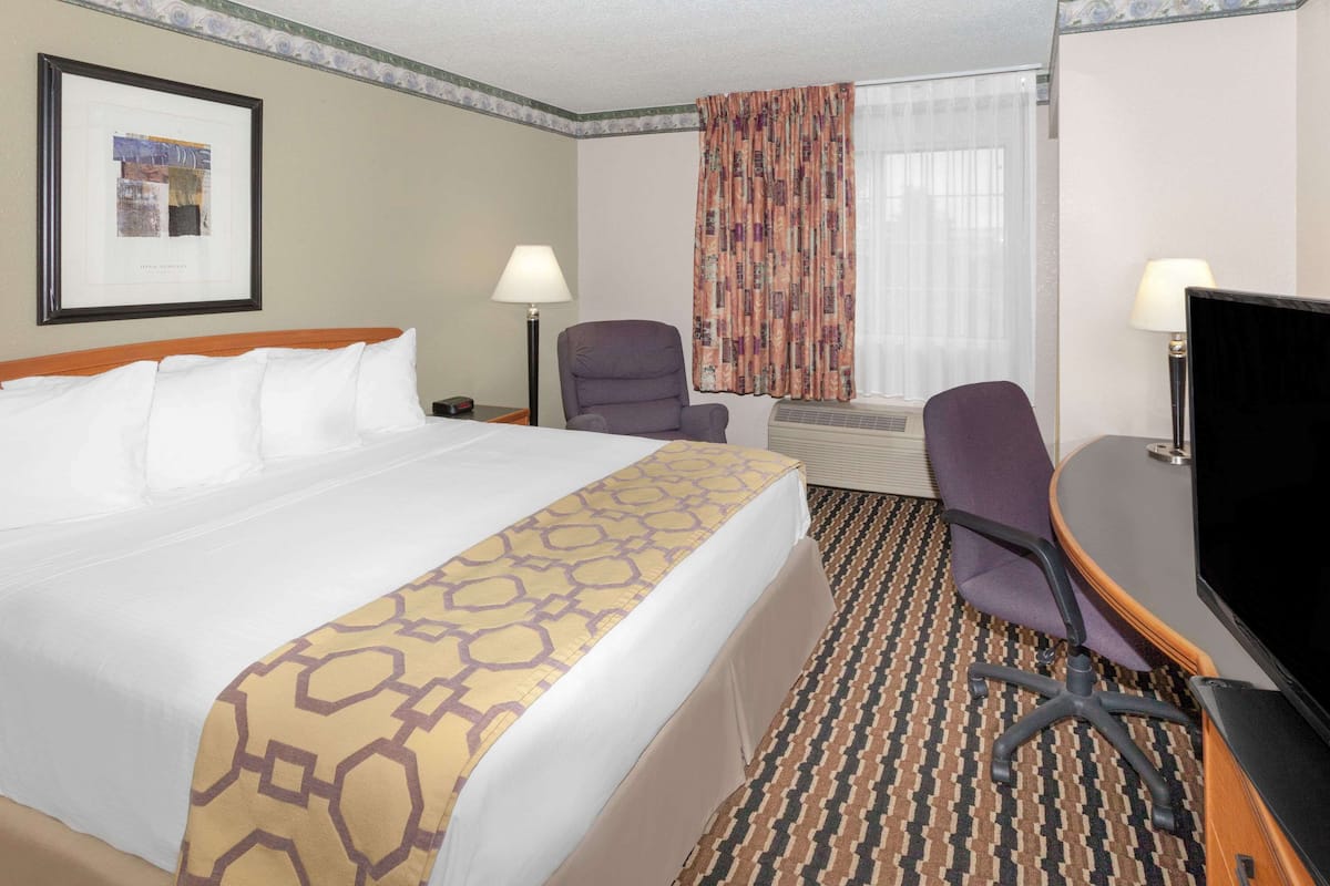 In-room safe, desk, laptop workspace, blackout drapes