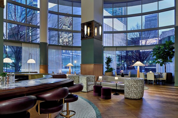 Petit déjeuner et dîner servis sur place, spécialités Cuisine américaine