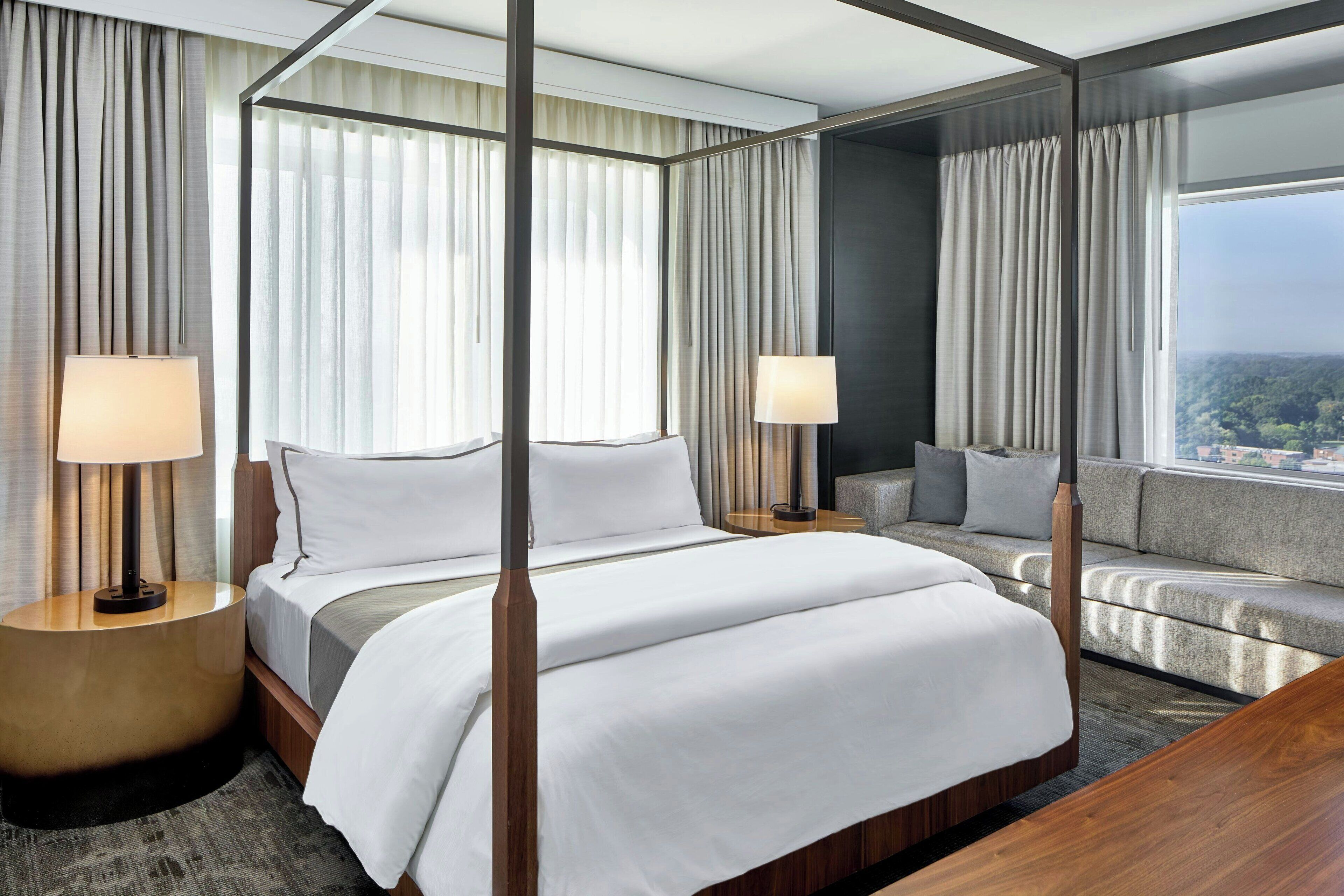 executive suite, 1 bedroom | 1 bedroom, pillow-top beds, in-room safe, desk