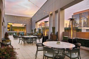 Con servicio de desayunos y comidas 