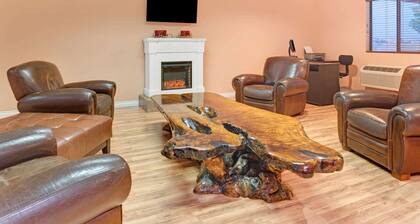 Super 8 by Wyndham Spokane/West