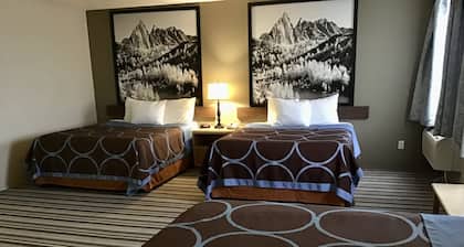 Super 8 by Wyndham Spokane/West