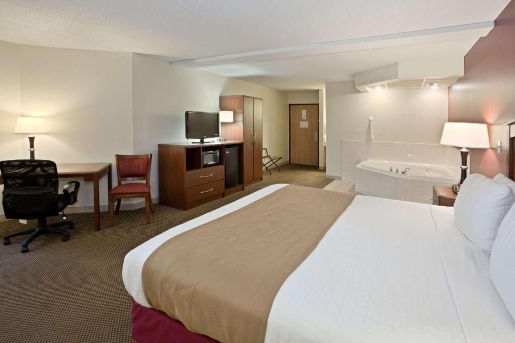 Seterika/papan seterika, Wi-fi percuma, cadar katil 