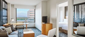 Renaissance Chicago O'Hare Suites Hotel