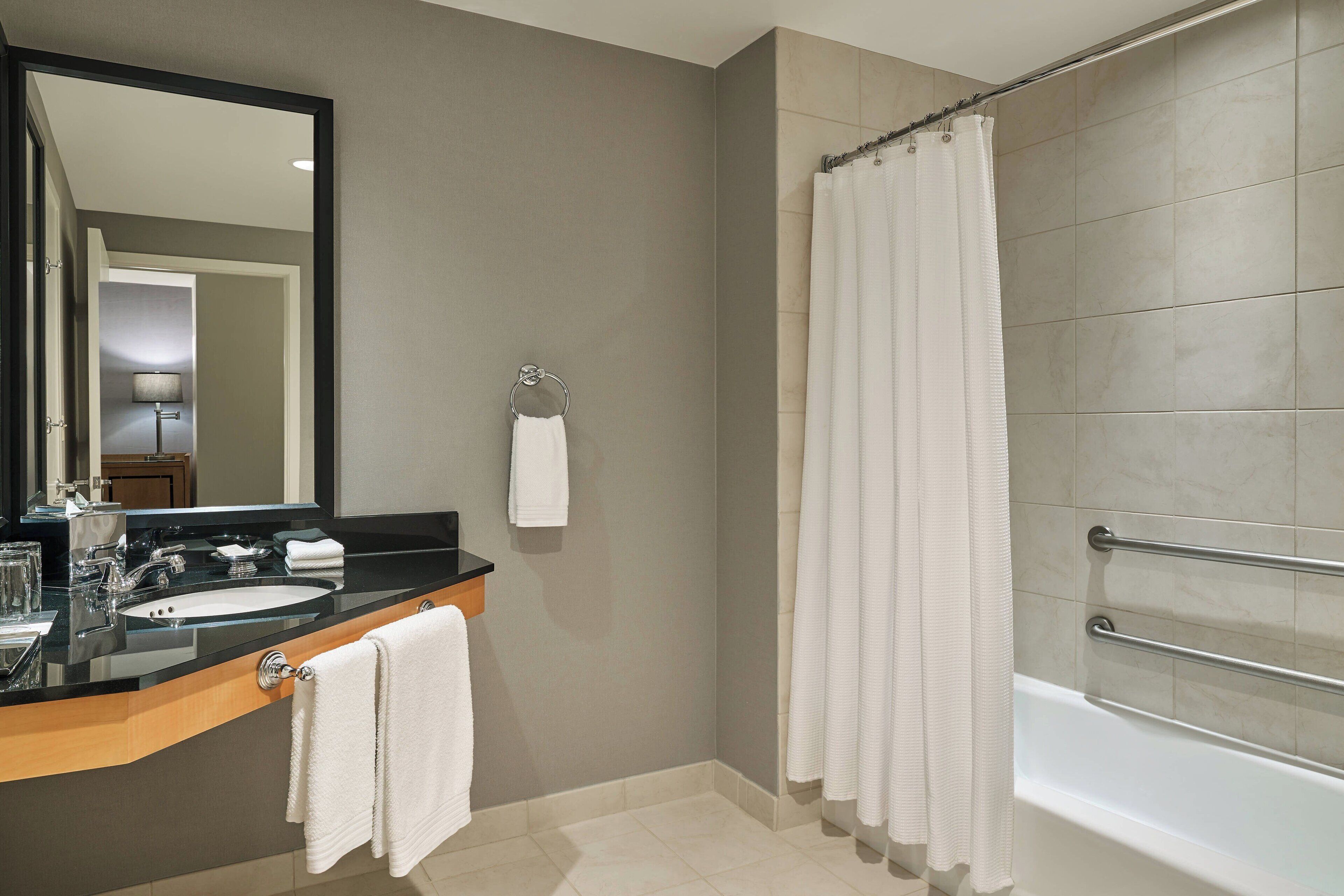 club suite, 1 bedroom, non smoking | bathroom | free toiletries, hair dryer, towels