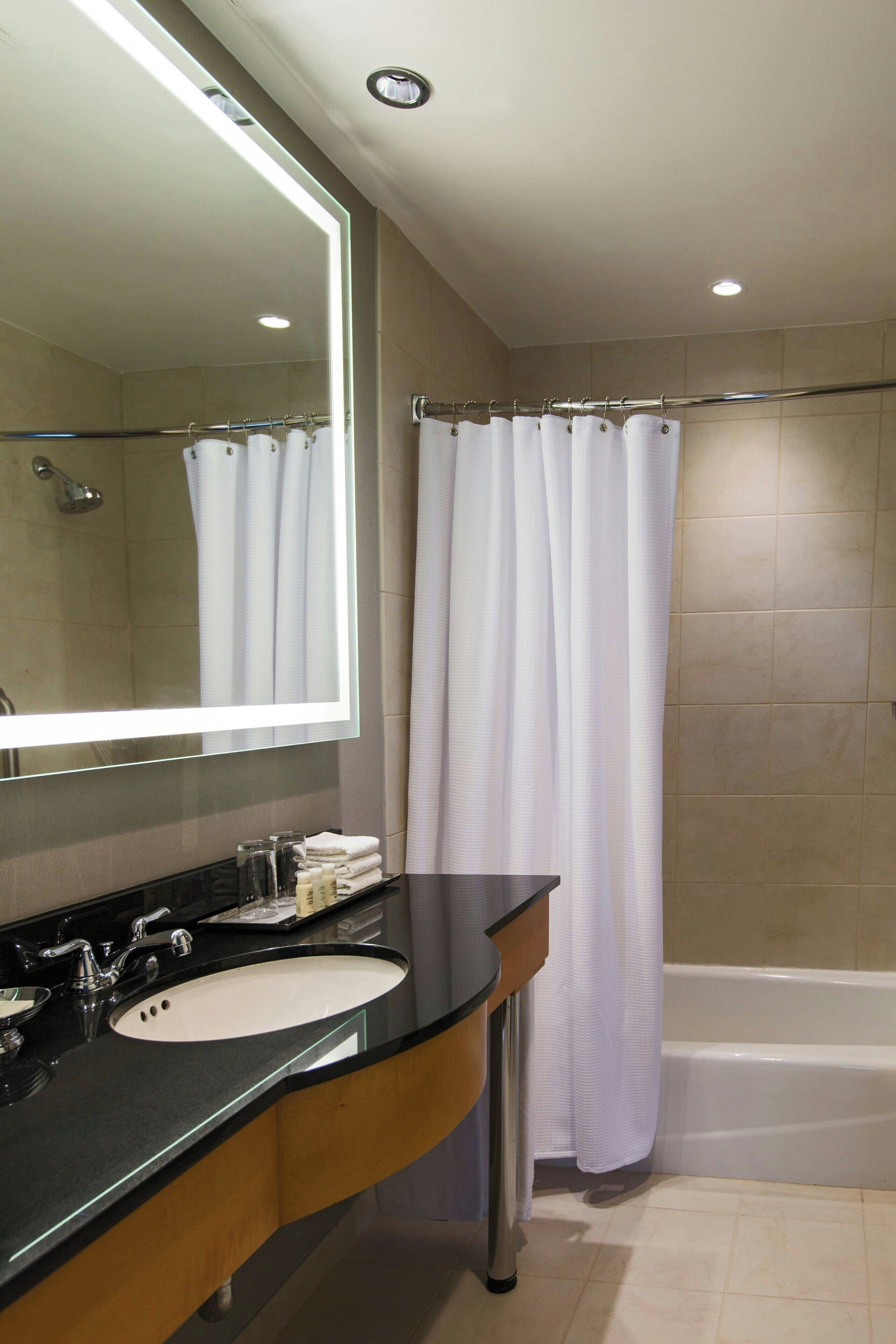 Photo - Renaissance Chicago O'Hare Suites Hotel
