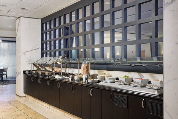 Daily buffet breakfast (USD 21 per person) - Renaissance Chicago O'Hare Suites Hotel (Chicago)
