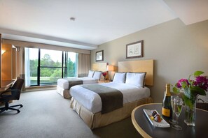 Literie hypoallergénique, coffres-forts dans les chambres, bureau