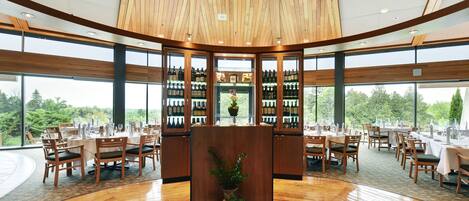 Petit déjeuner, déjeuner et dîner servis sur place