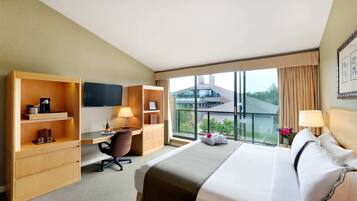 Superior Single Room | Hypo-allergenic bedding, in-room safe, desk, laptop workspace