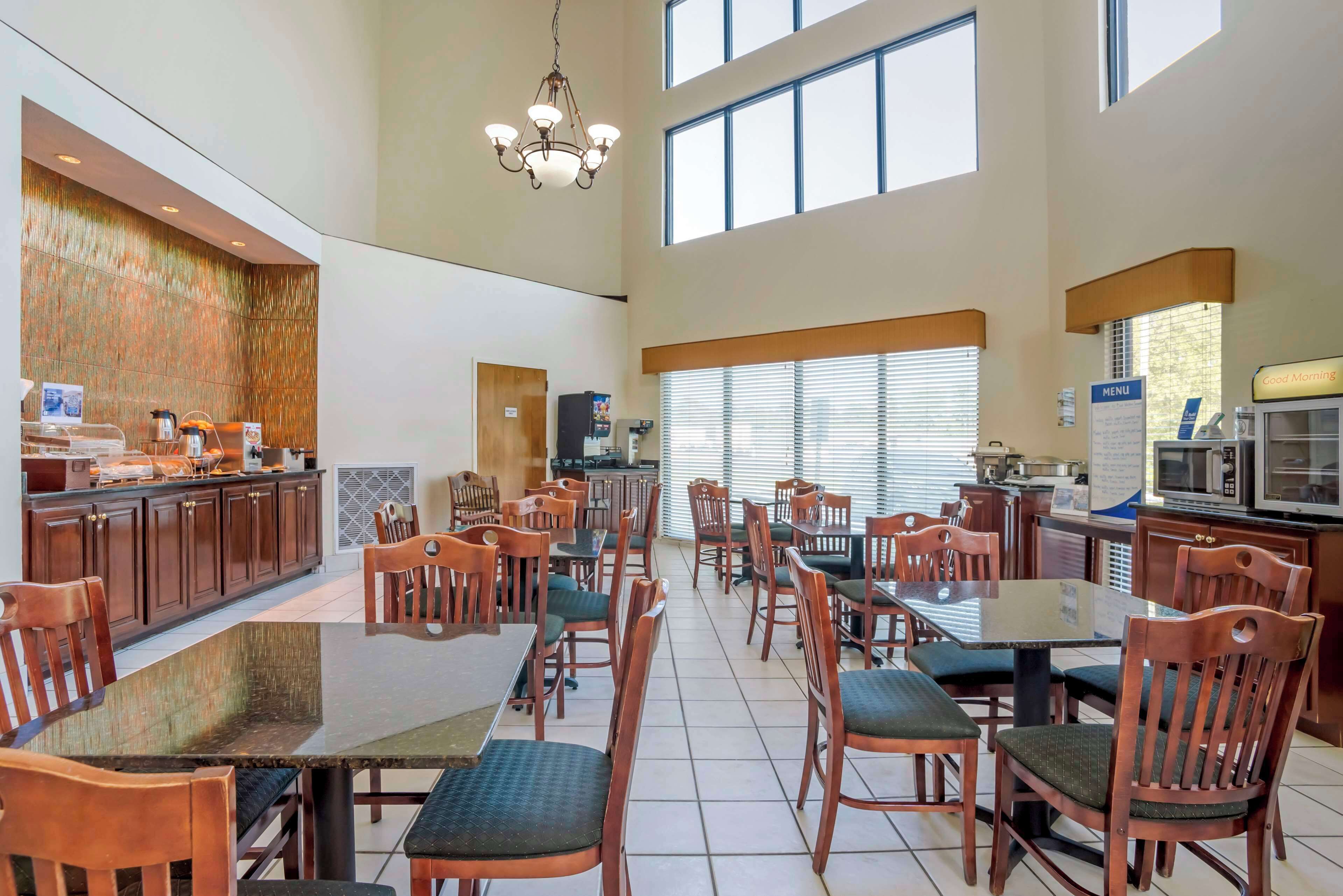 free daily continental breakfast