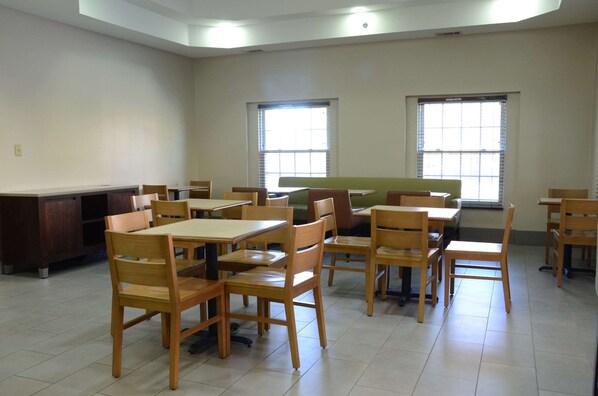 Free daily continental breakfast