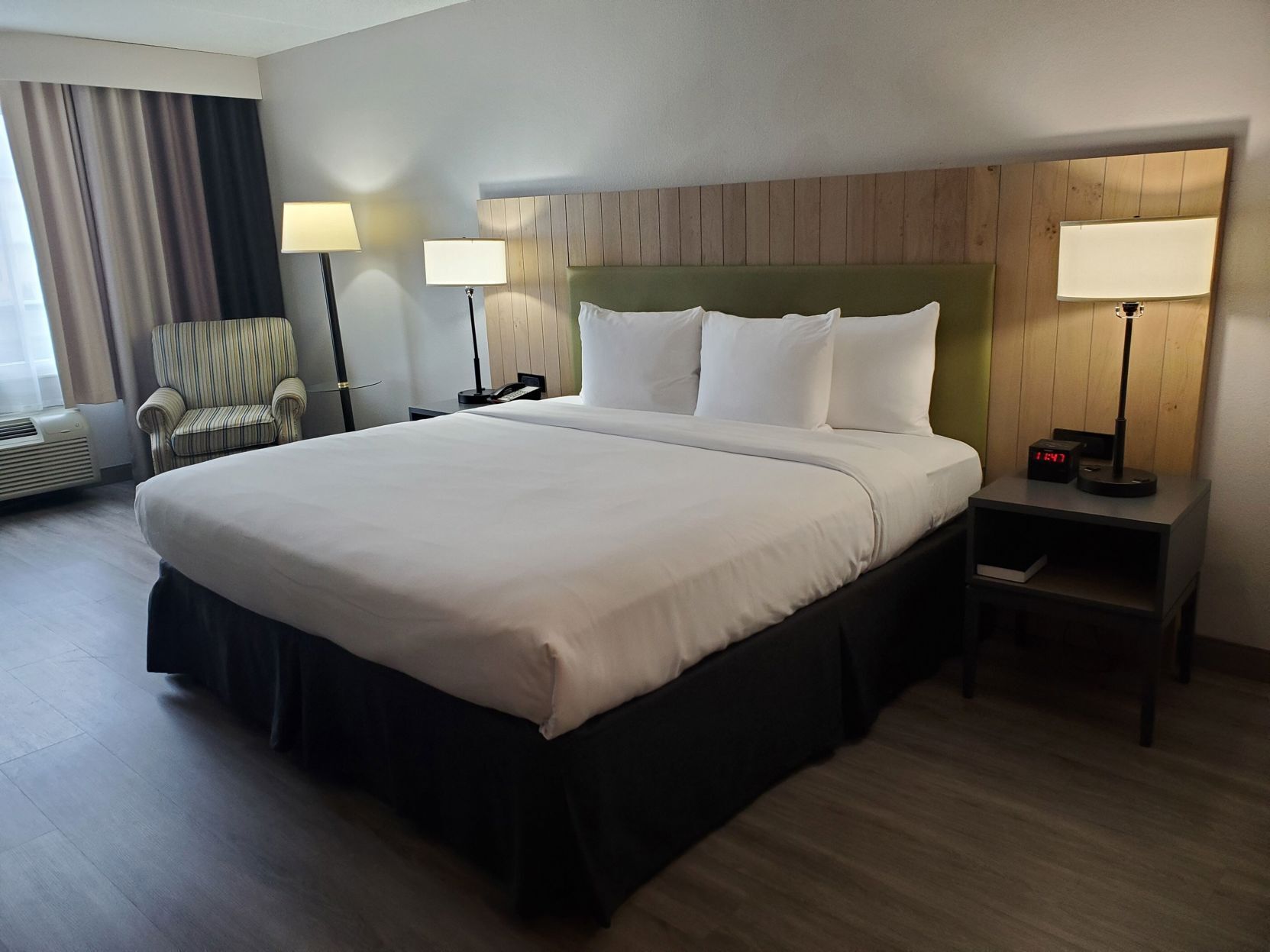 Down comforters, in-room safe, desk, blackout drapes