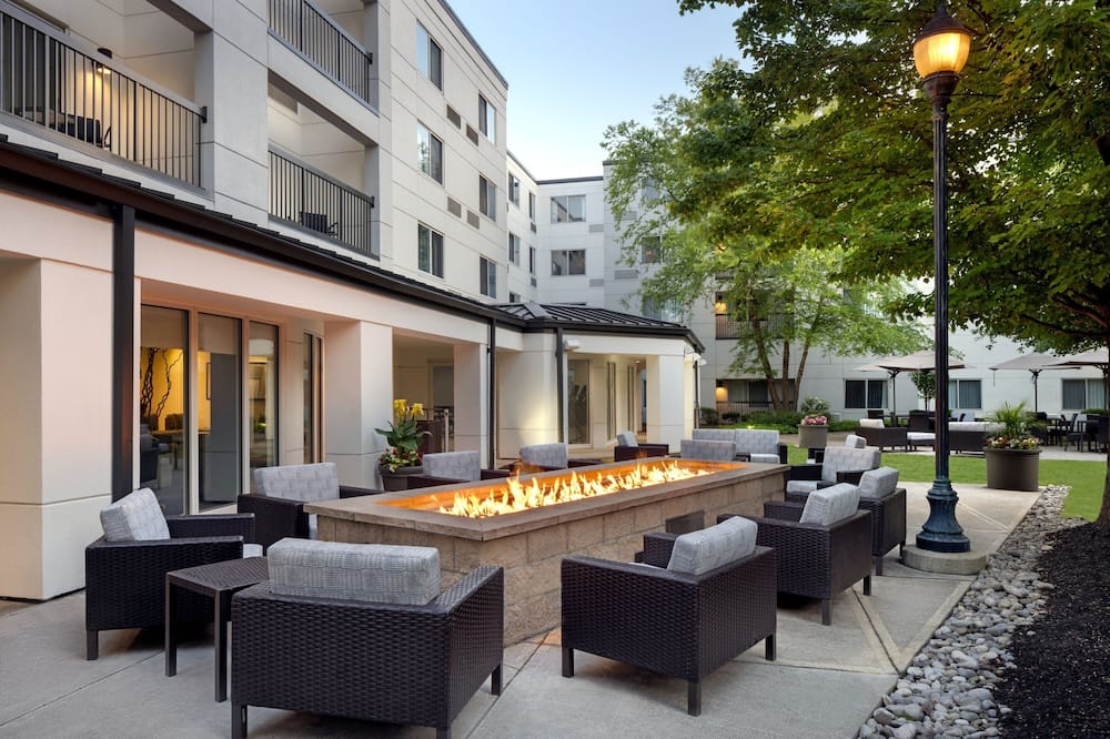 Courtyard by Marriott Edison Woodbridge