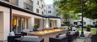 Courtyard by Marriott Edison Woodbridge