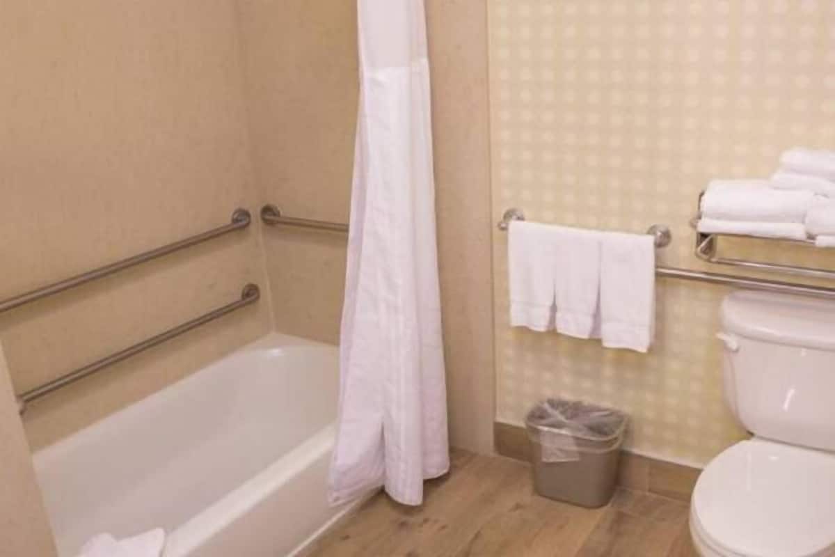 Designer toiletries, towels