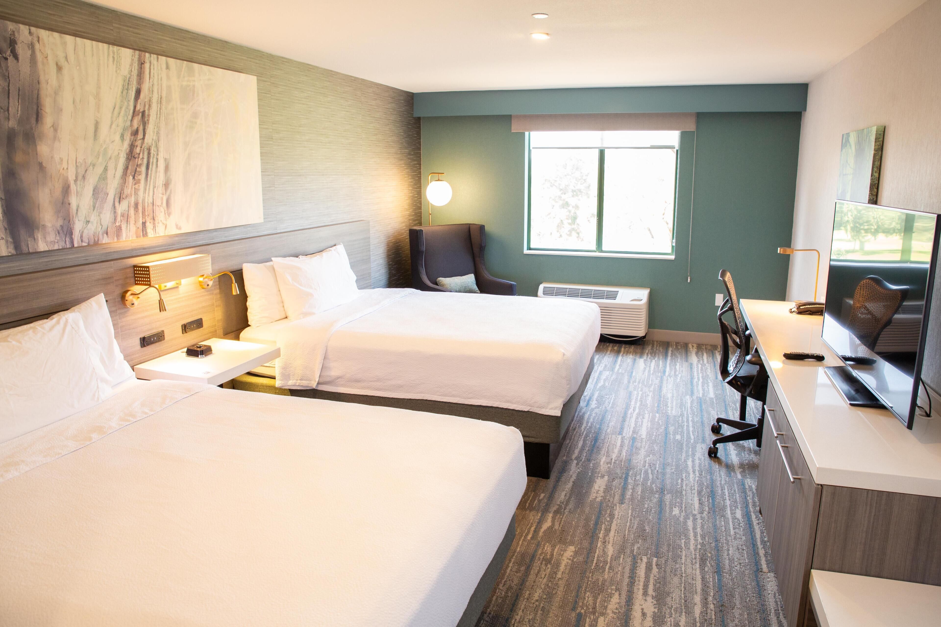 Habitación, 2 camas Queen size, para no fumadores | Ropa de cama hipoalergénica y edredón 