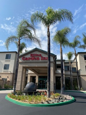 A Hilton Garden Inn with a prominent entrance, palm trees, and a landscaped area. - Hilton Garden Inn Los Angeles Montebello (Montebello)